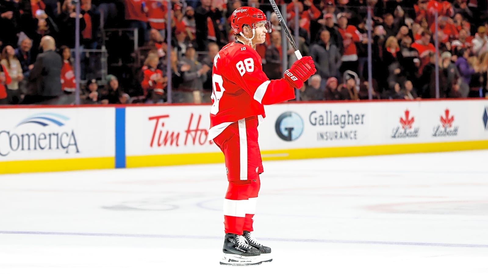 Patrick Kane becomes top-scoring U.S.-born player in NHL history