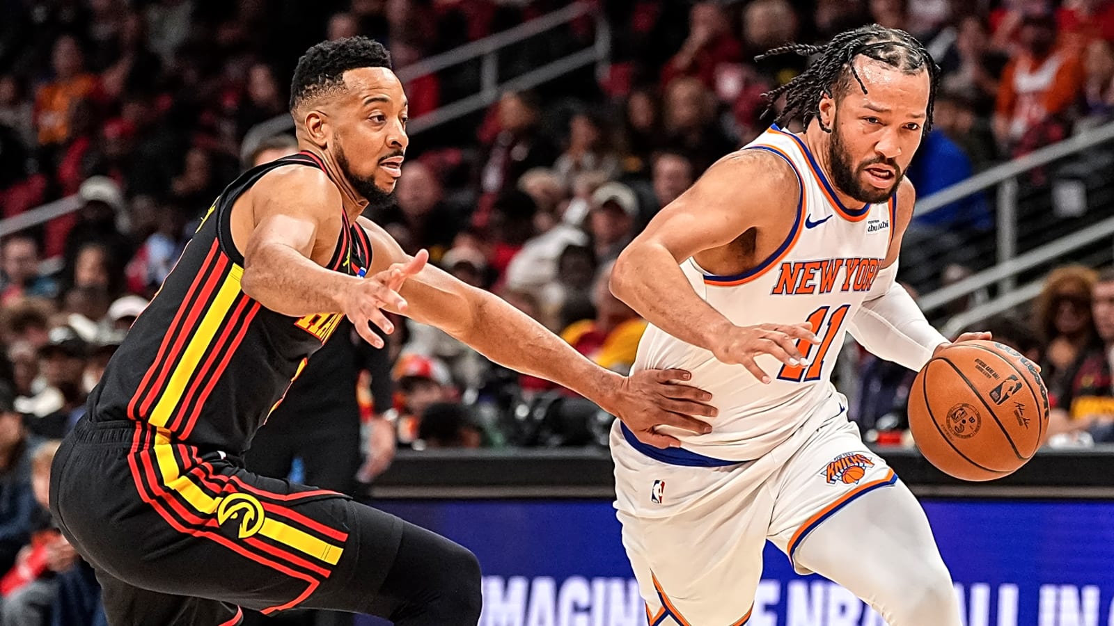 Knicks' Jalen Brunson takes over late to down Hawks