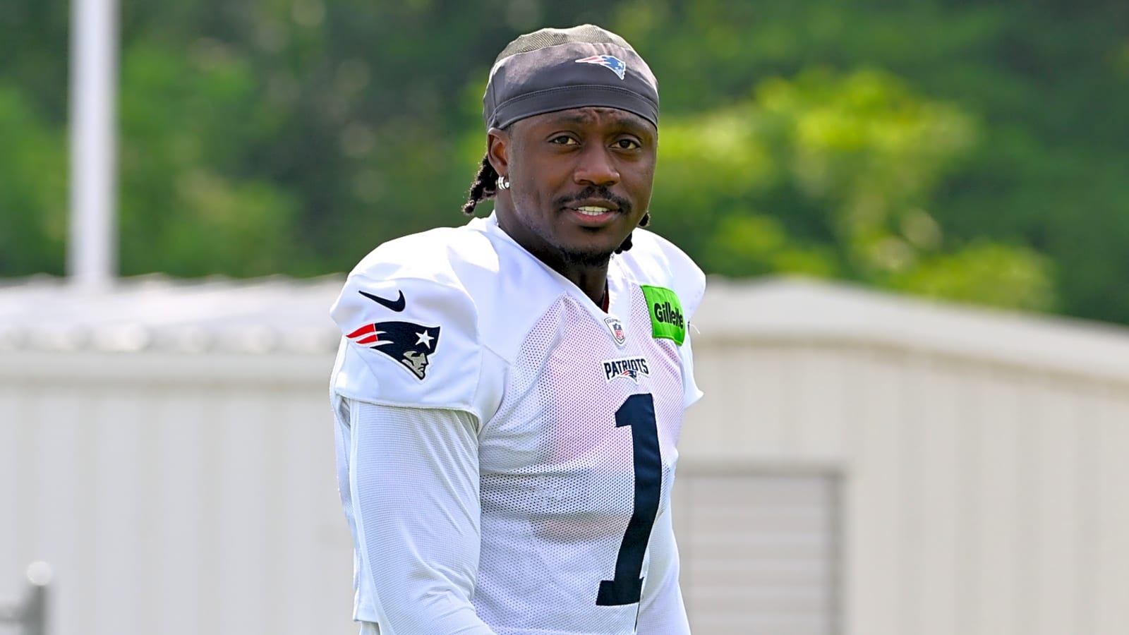 AFC Notes: A.J. Brown, Woody Johnson, Dolphins, Jets, Patriots