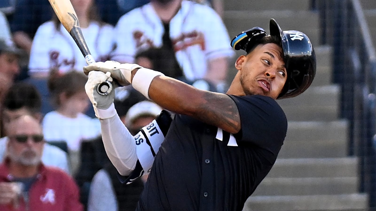 Yankees promote infielder Jorbit Vivas