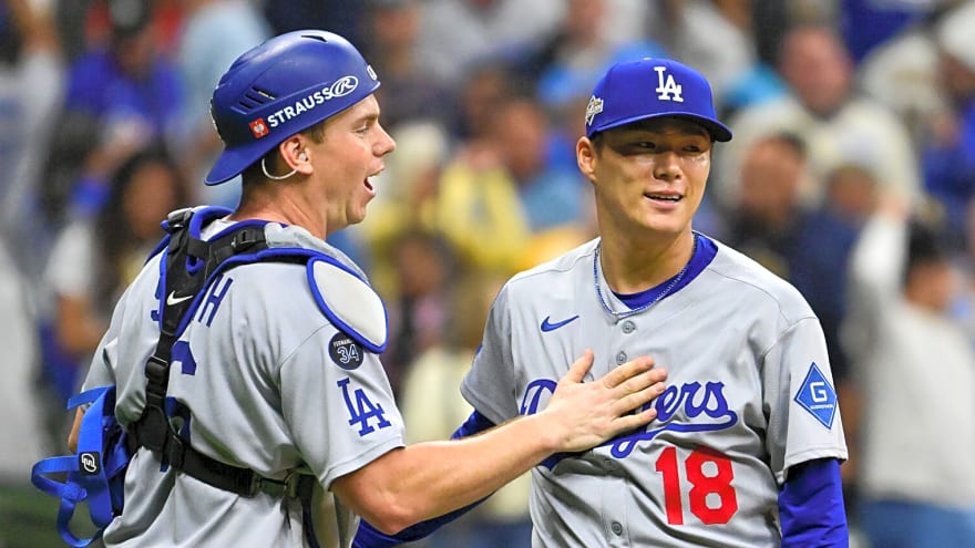 Yoshinobu Yamamoto's complete game gives Dodgers 2-0 lead