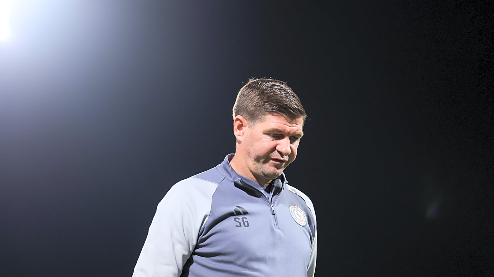 Rio Ferdinand shares what he told Steven Gerrard recently amid ‘pressure’ on Slot at Liverpool