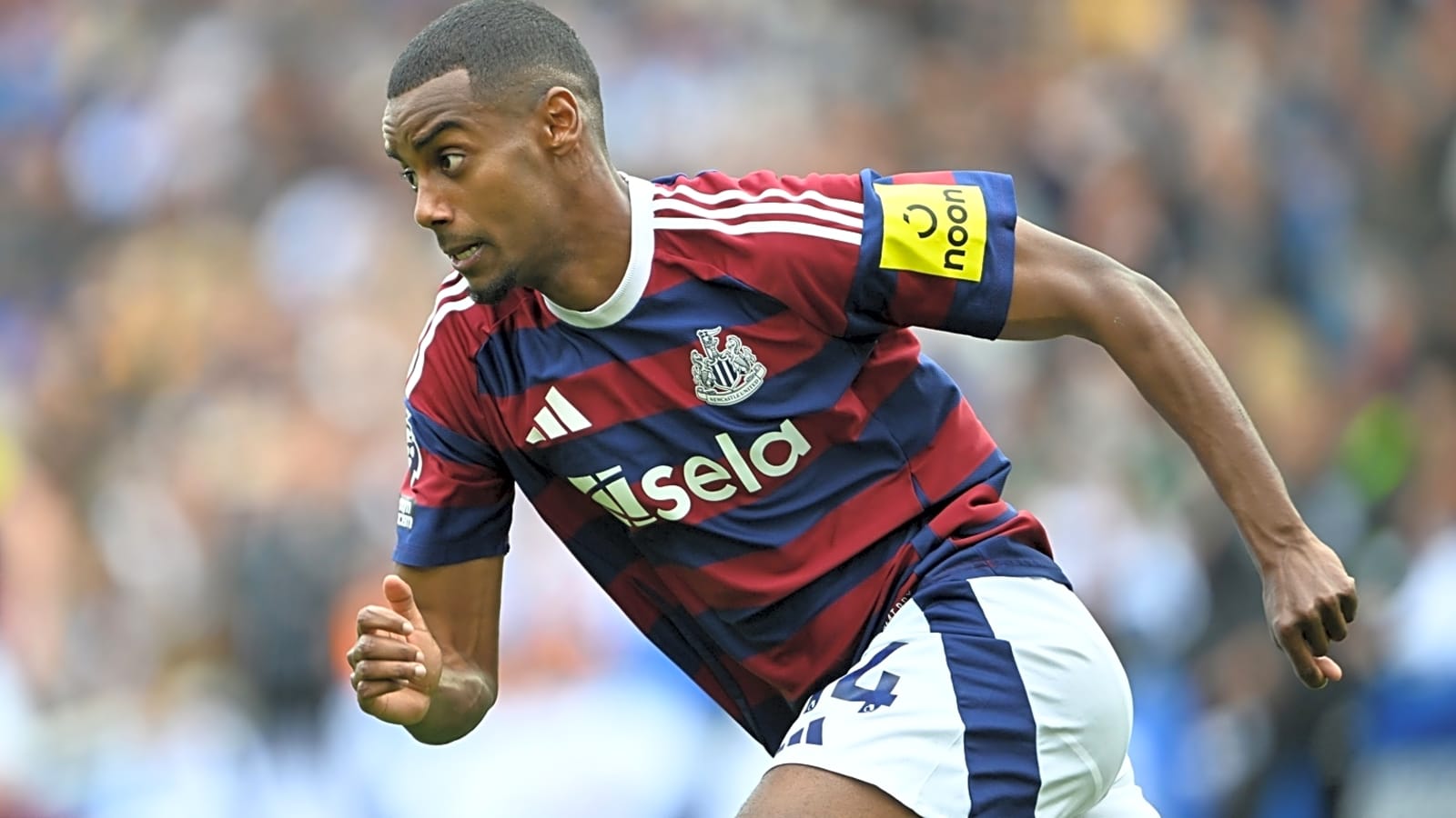 Journalist issues ominous Isak transfer prediction after ‘mistake’ from Newcastle striker