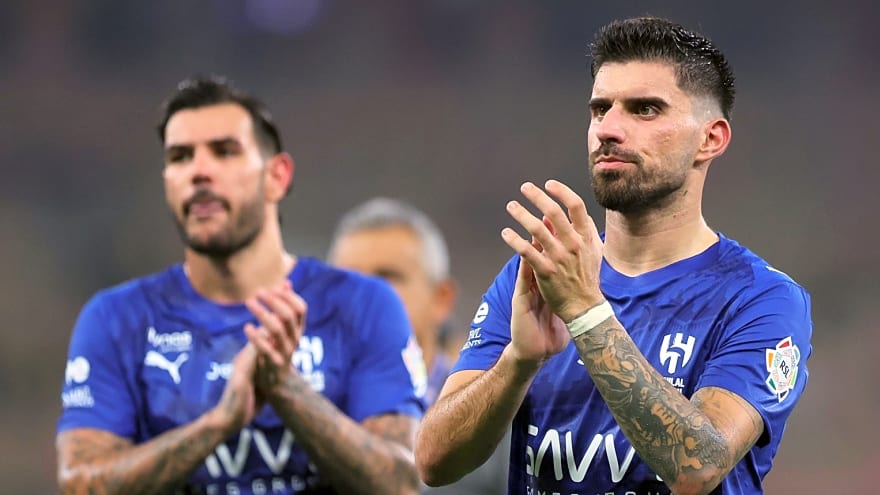 Midfielder wanted by Man United is open to a move in January