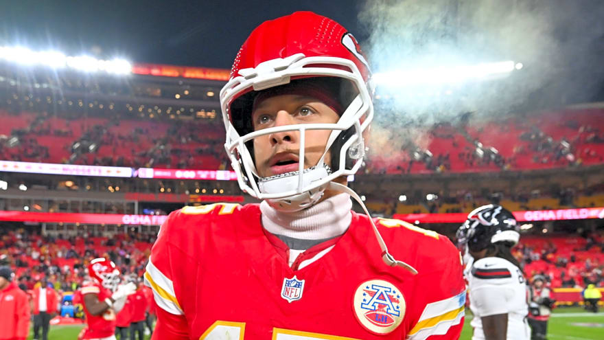 Mahomes challenges Chiefs teammates amid dwindling playoff hopes