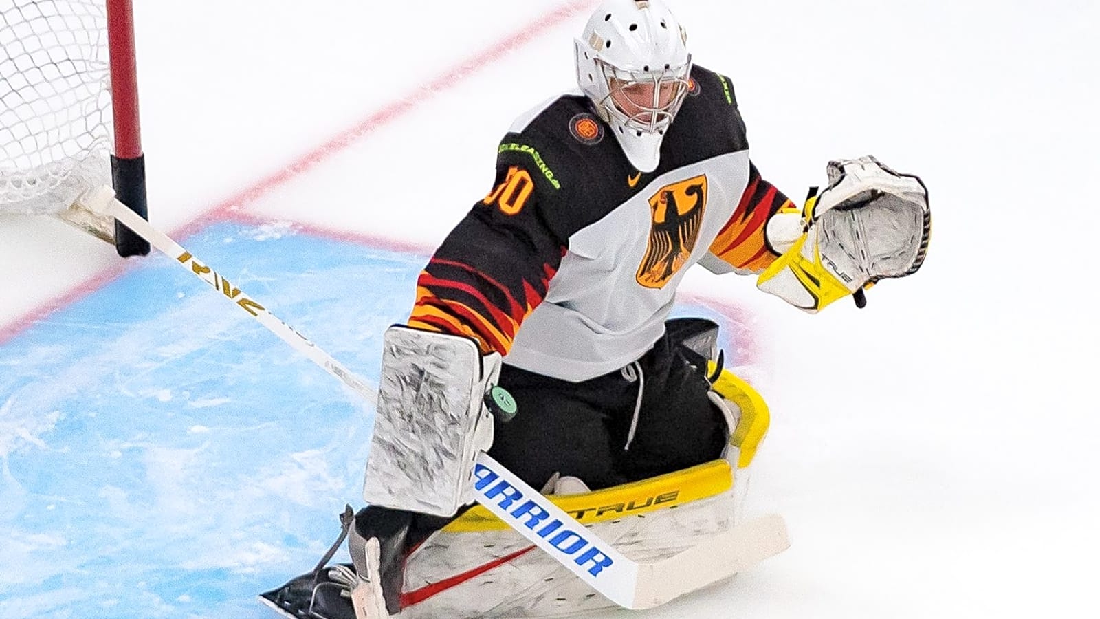 Hurricanes sign Nikita Quapp to entry-level contract