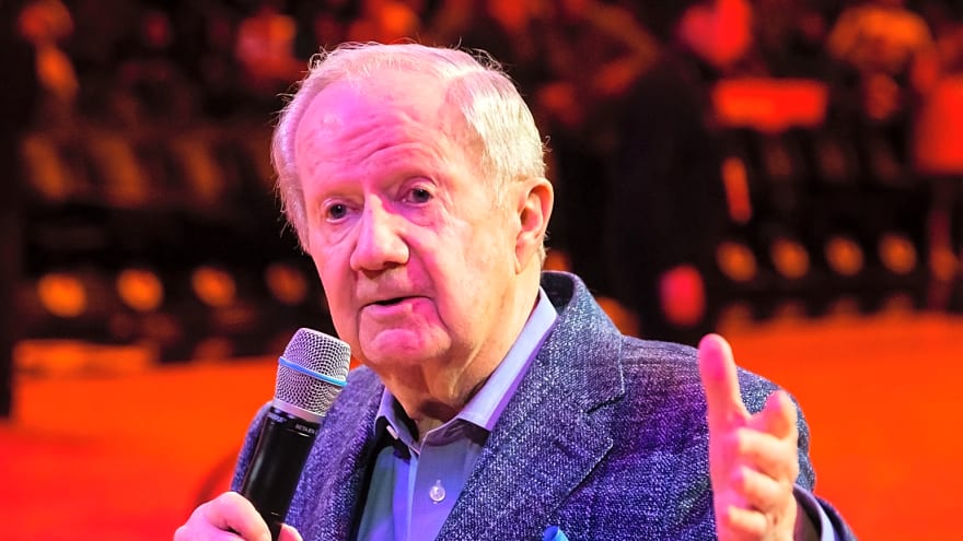 Phoenix Suns celebrate and honor Al McCoy’s legacy on National Radio Day