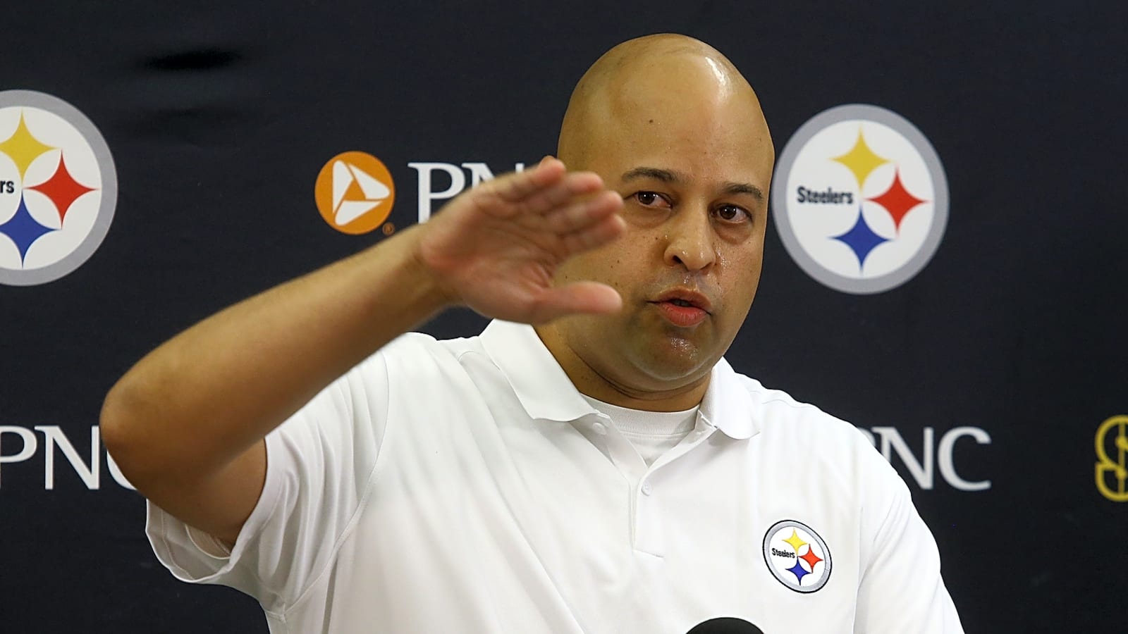 Insider suggests four-time Pro Bowler as backup plan for Steelers