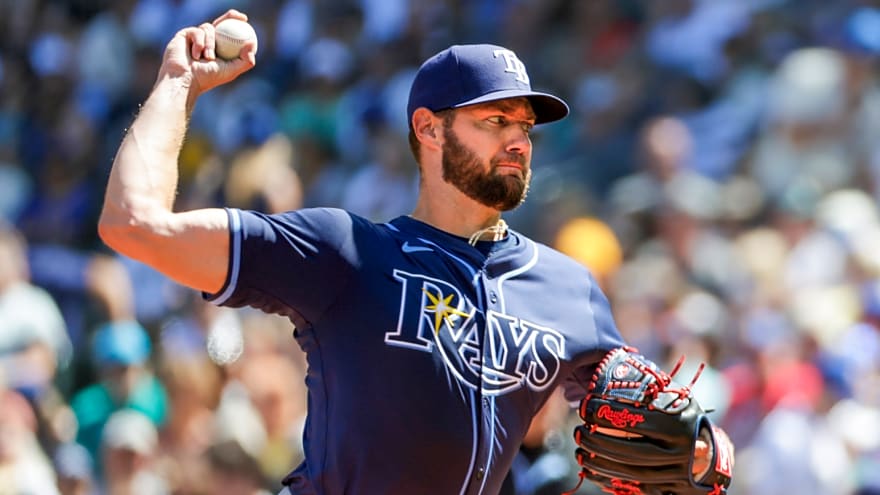 Giants reward Adrian Houser in journey from the scrap heap