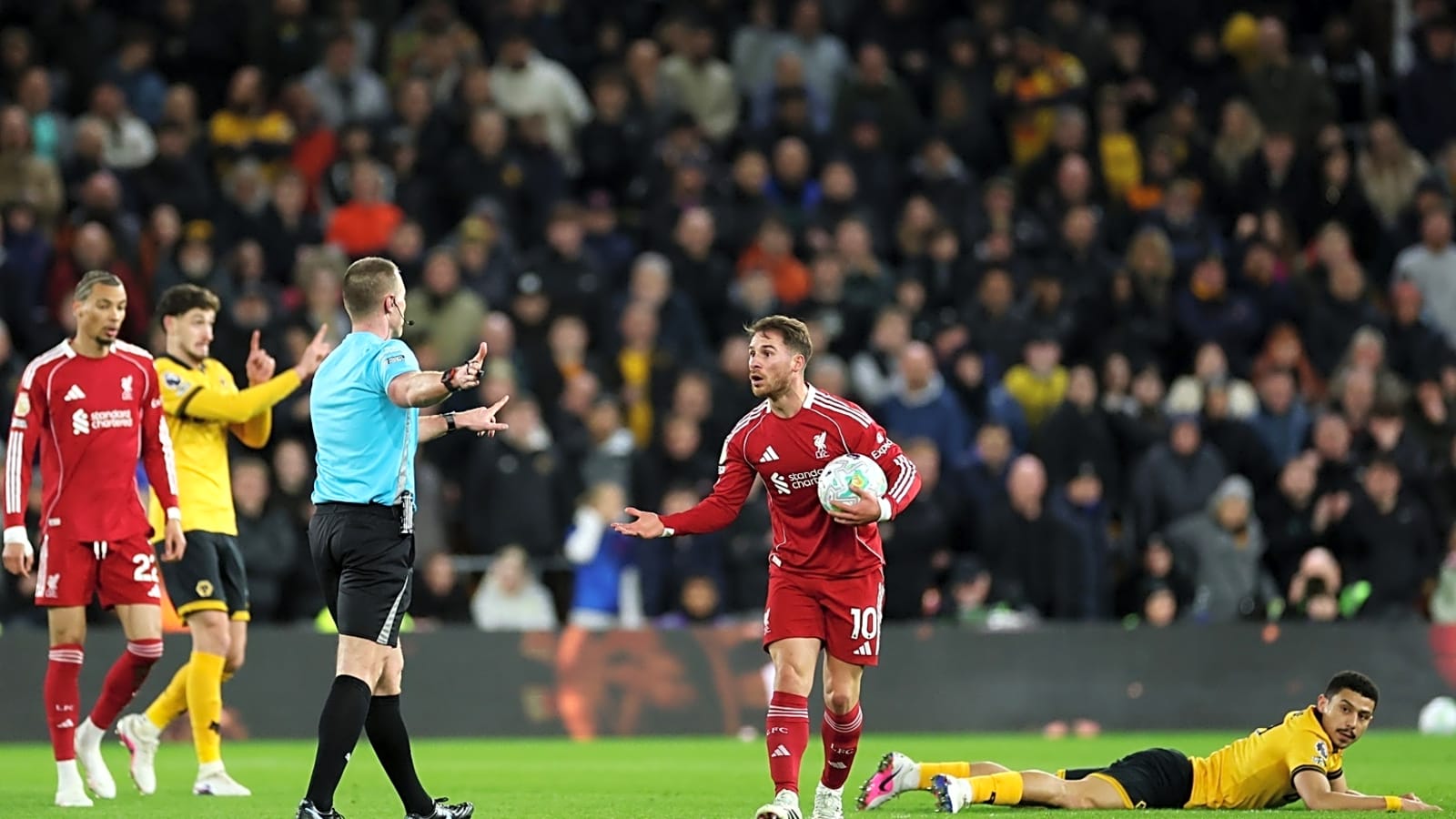 ‘So slow, so boring’ – Stephen Warnock doesn’t mince his words about Liverpool first-half borefest