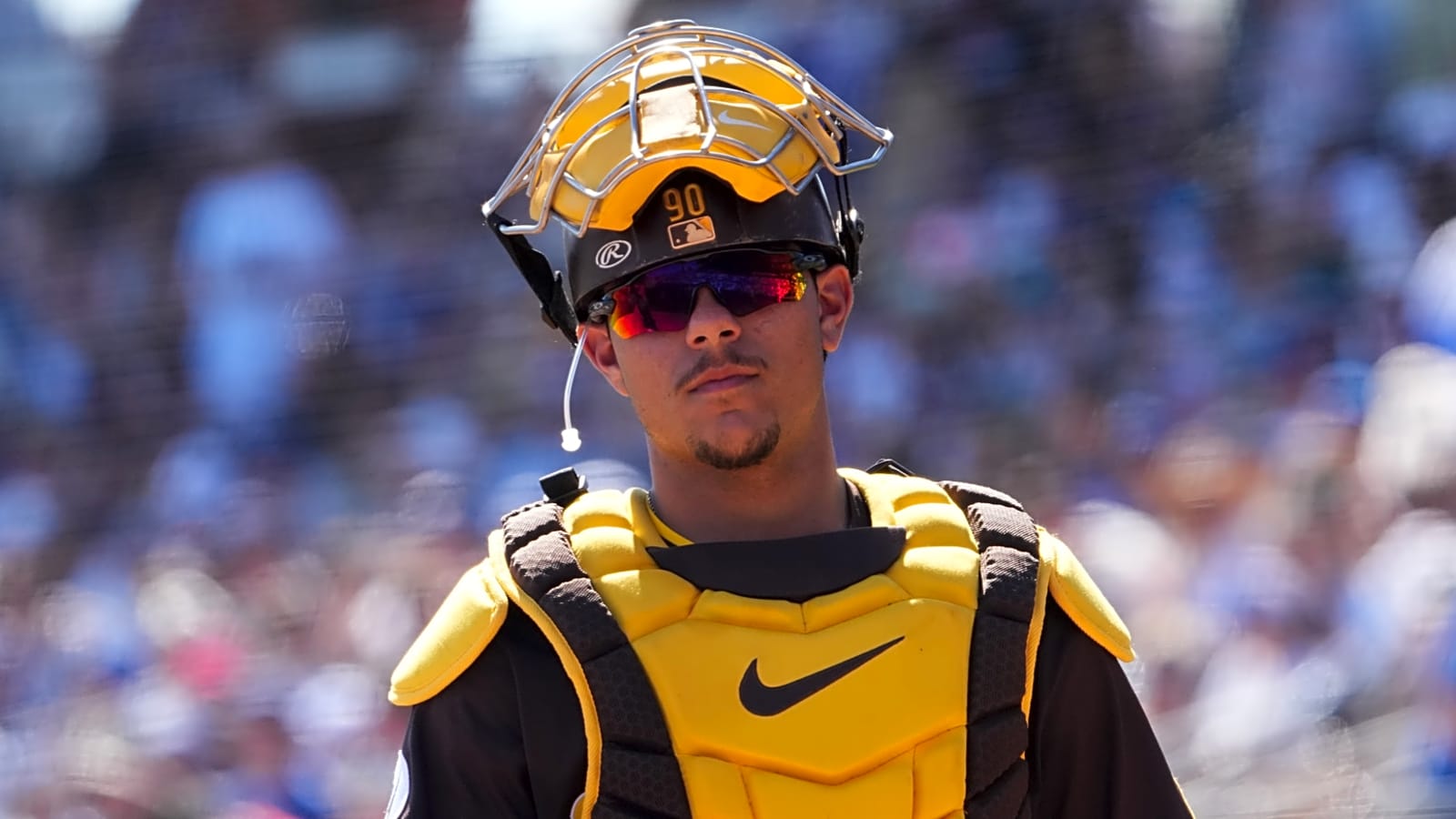 Trading for 19-year-old catching prospect could make Reds contenders