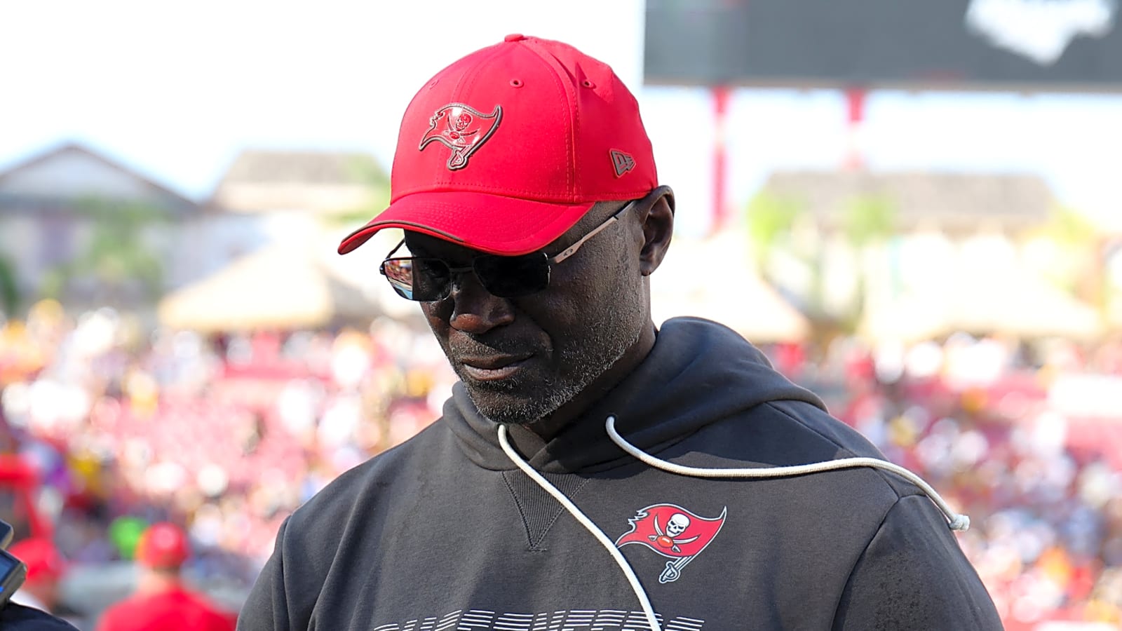 Bowles reveals when he'll make Mayfield, Daniels decision