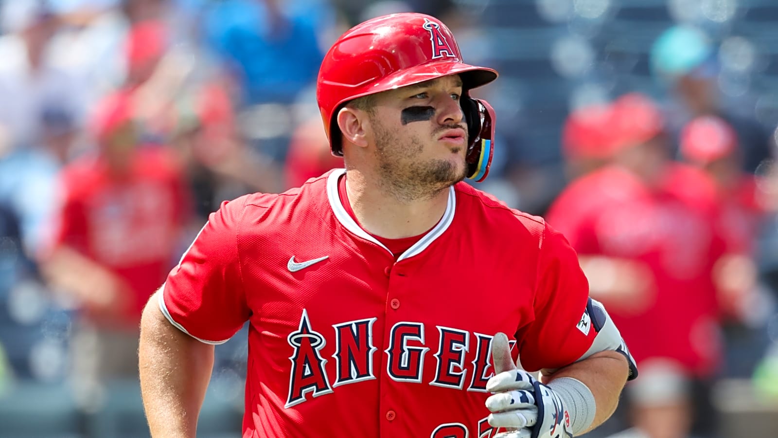 Watch: Mike Trout continues hot start with another monster HR
