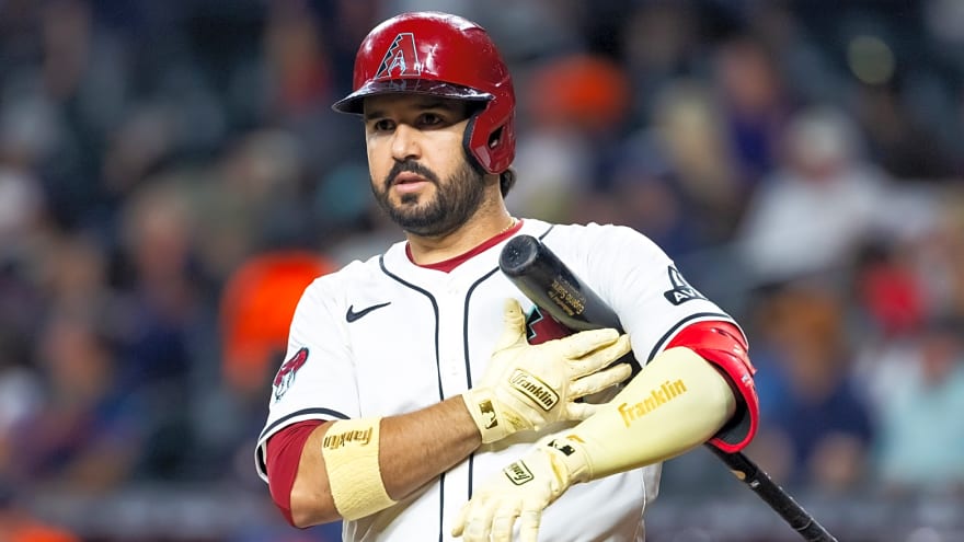 Another team joins Eugenio Suarez sweepstakes