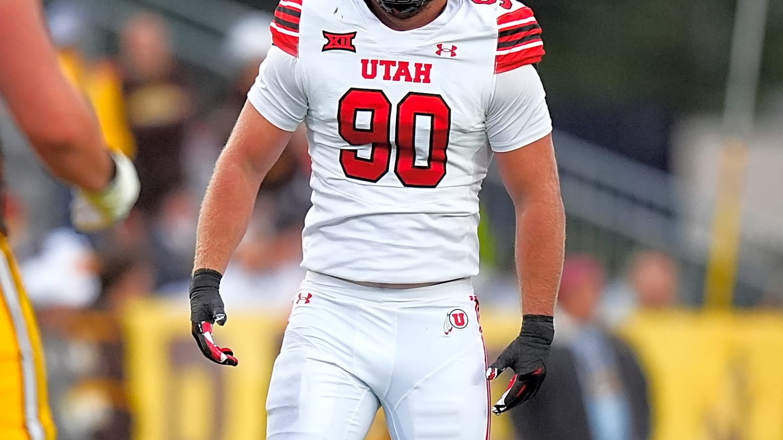 Utah Pass Rusher Suffers Scary Non-Contact Injury