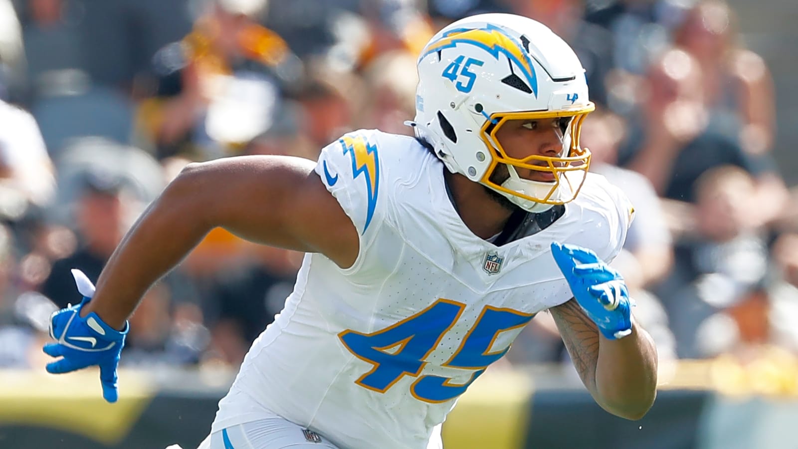 Chargers’ rising star looks to match Khalil Mack’s elite play