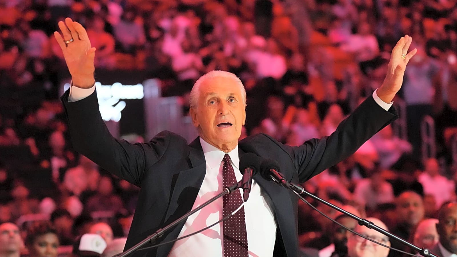 Lakers announce plan to honor team legend