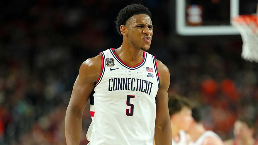 Watch: UConn takes down Illinois to reach national championship