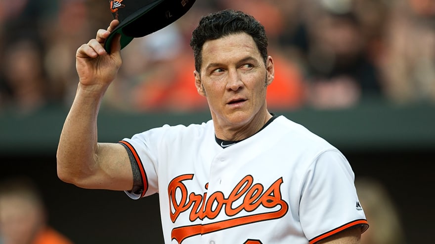 Angels add former All-Star Brady Anderson to coaching staff