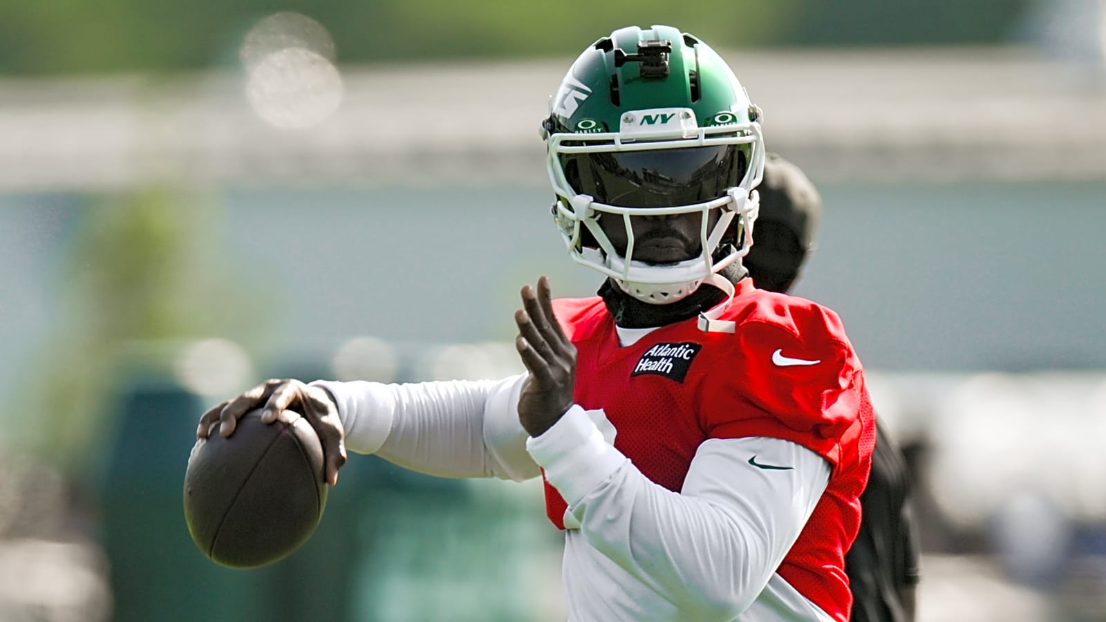 Jets QB Tyrod Taylor undergoes knee scope