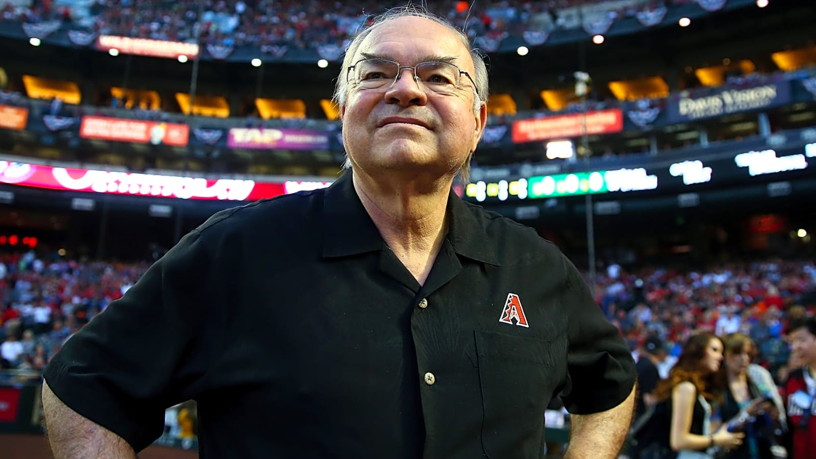 D-backs owner is willing to go 'all in' to compete with Dodgers