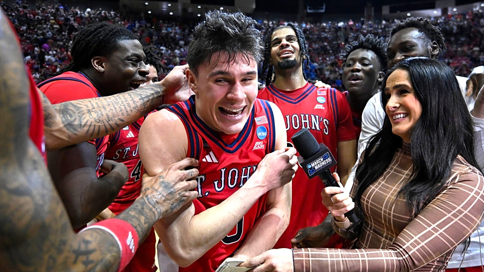 Dylan Darling's buzzer-beater sends St. John's to Sweet 16