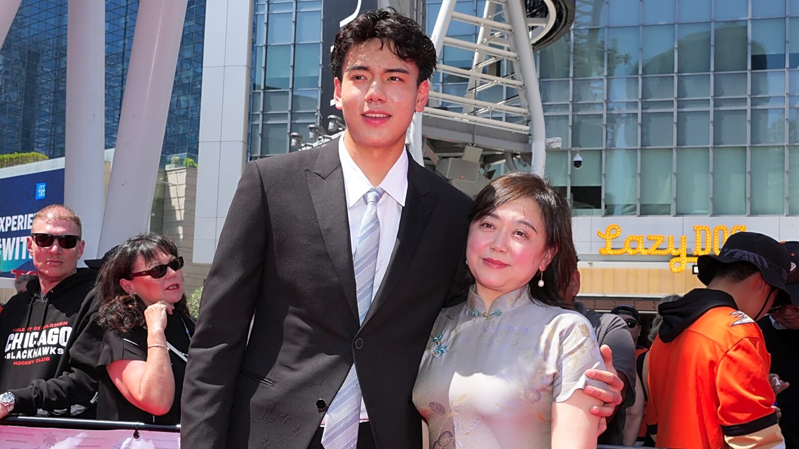 Sharks select Simon Wang No. 33 overall in 2025 NHL Draft, becomes highest-drafted Chinese-born player