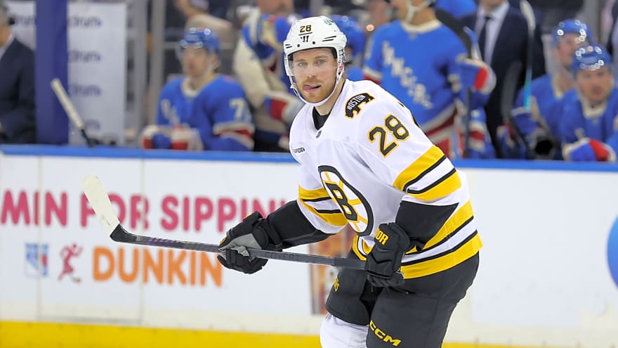 Bruins Place Elias Lindholm On IR, Recall Jordan Harris