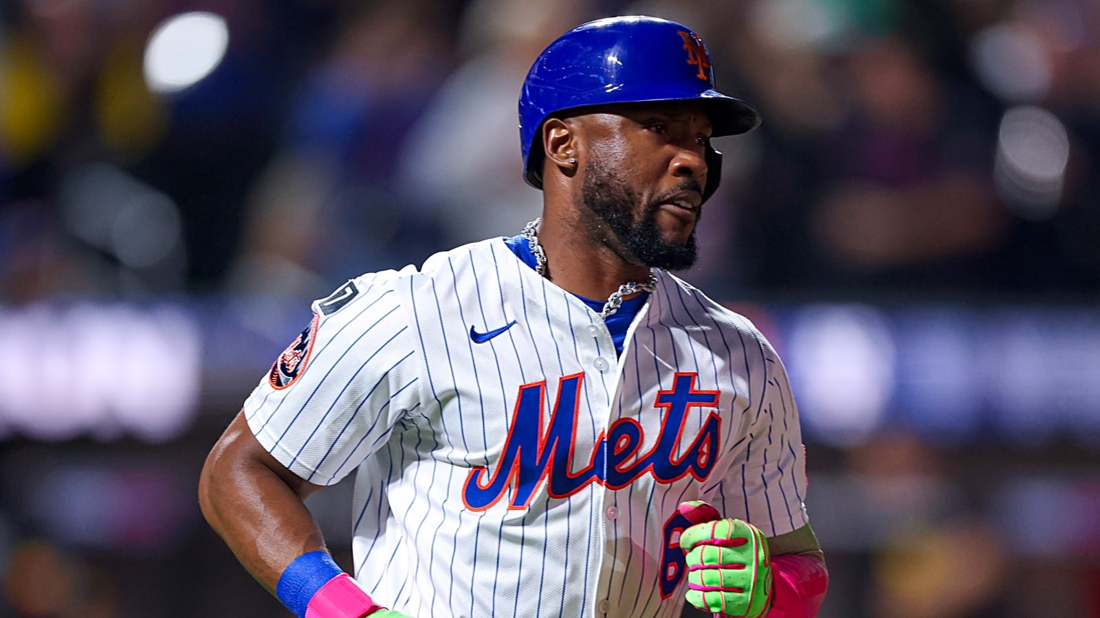 Royals continue outfield revamp with Starling Marte