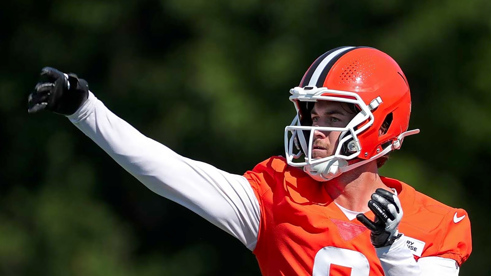 Raiders acquire QB Kenny Pickett from Browns