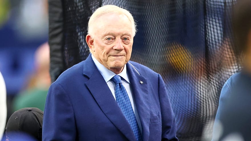 Cowboys' Jerry Jones offers odd explanation for profane gesture at Jets game