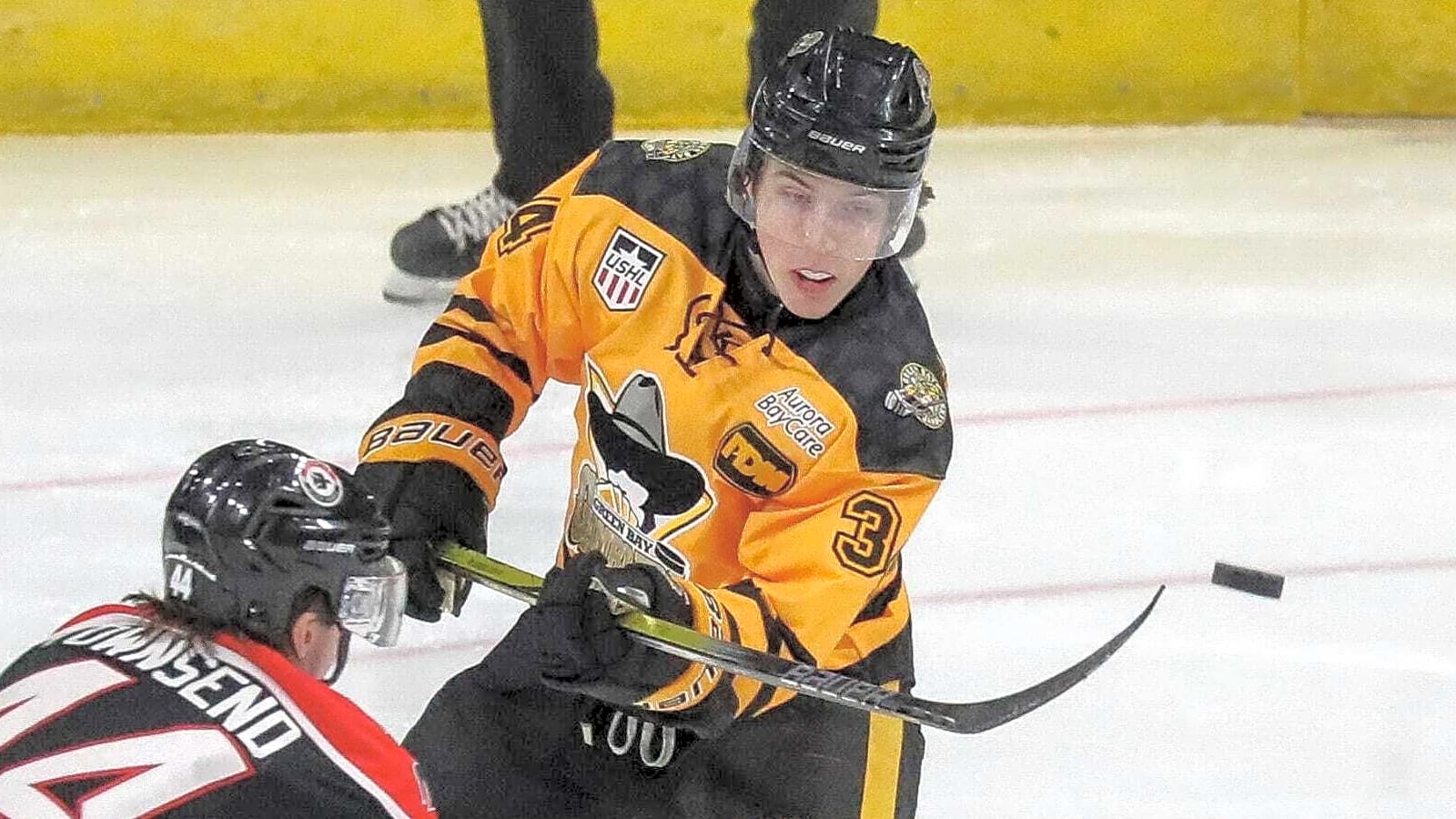 Boston Bruins Prospect Stands Out in First College Scrimmage