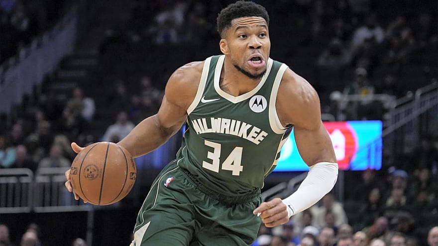 Bucks’ Giannis Antetokounmpo ready to ‘put on cape’ after calling out teammates ‘not doing right thing’