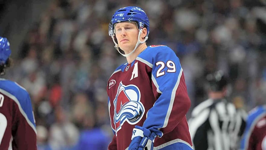 Avalanche’s Nathan MacKinnon has fans going bonkers after 22nd goal vs. Canucks