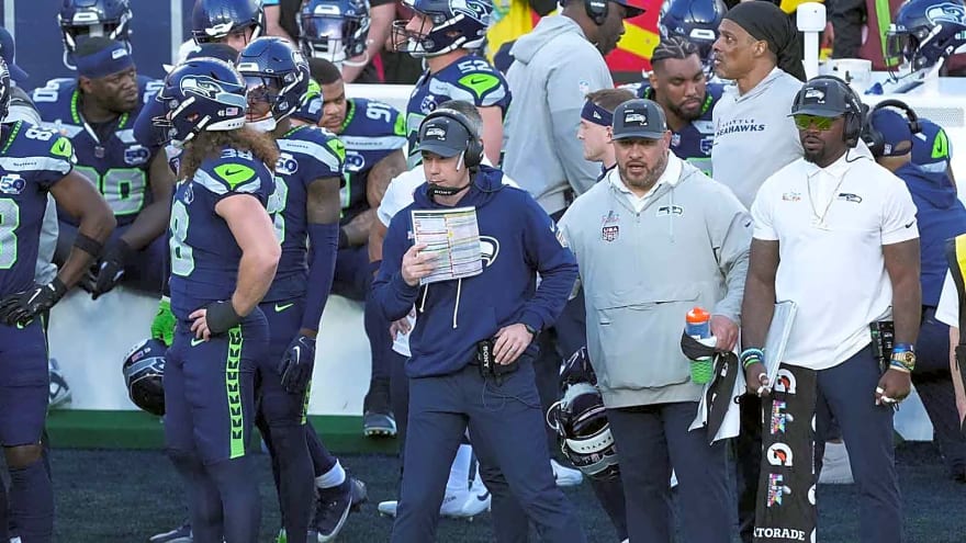 Watch Klint Kubiak arrive in Las Vegas with family after Super Bowl win