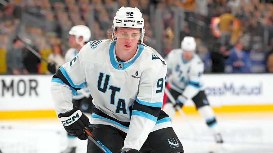 Logan Cooley wires 1st playoff goal in Mammoth history past Carter Hart