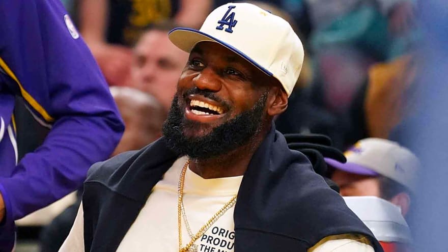 Lakers’ LeBron James shares 6-word message on Chris Paul’s retirement