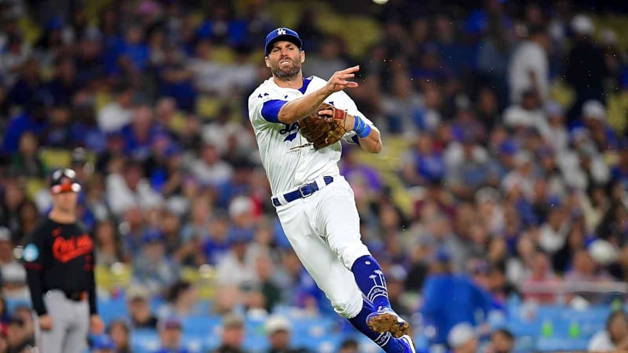 Angels sign longtime Dodgers utility man in free agency