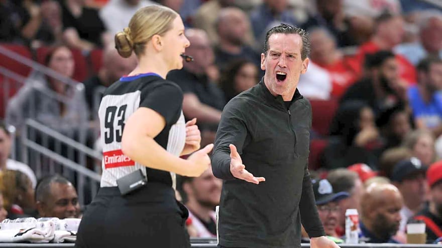 Cavs’ Kenny Atkinson shows frustration after Rockets rout: ‘I thought the game was over in the first quarter’