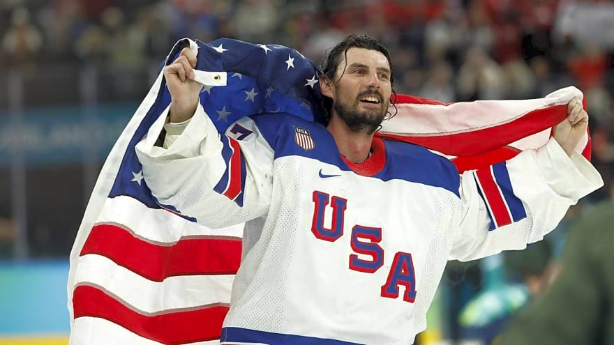 Connor Hellebuyck gets candid about Jets return after Team USA gold