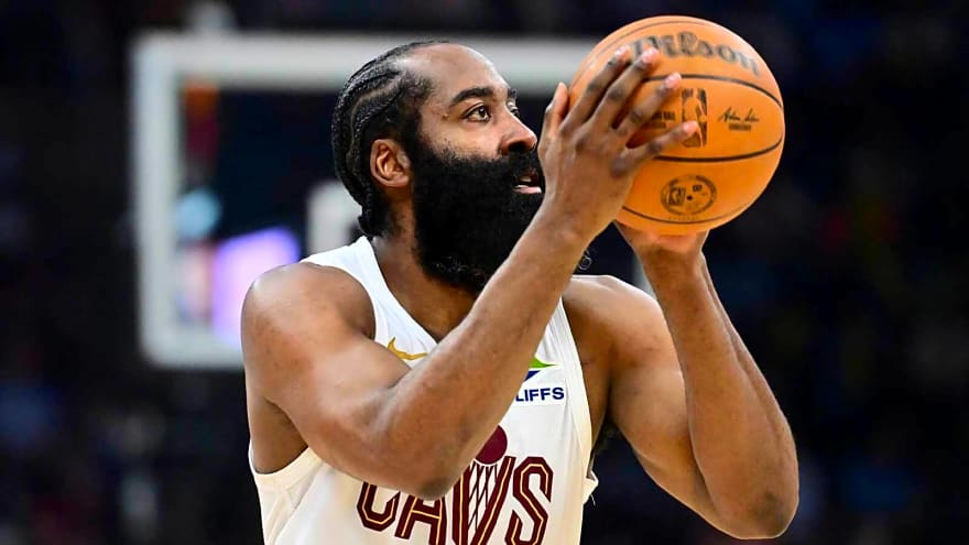 Cavaliers’ James Harden gets his flowers from Kenny Atkinson after 29,000-point milestone