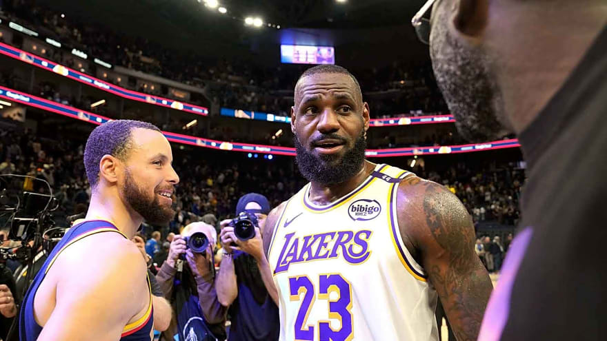 LeBron James, Stephen Curry share special moment after Lakers-Warriors