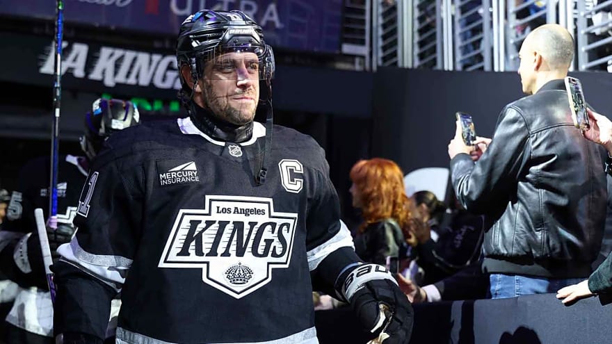 Anze Kopitar earns legendary praise after inching closer to Kings record
