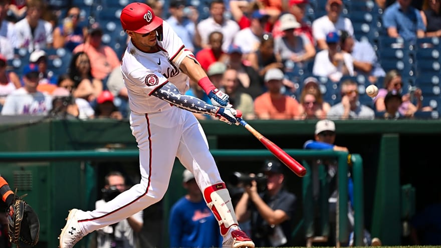 Athletics agree to contract with ex-Nationals infielder