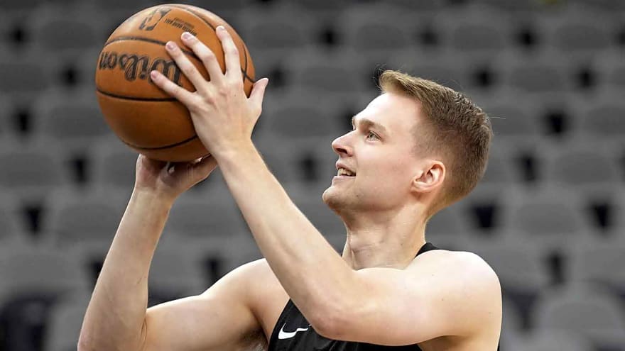 Thunder brings in son of college hoops legend after trade deadline