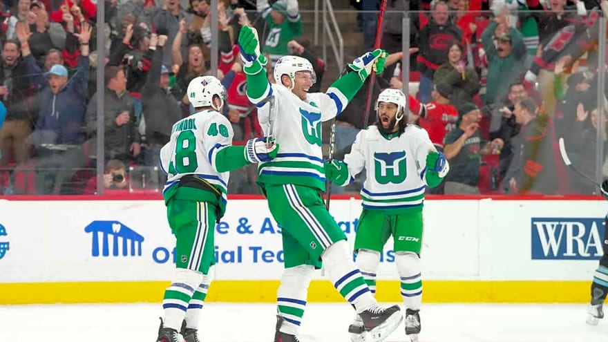 Hurricanes stun Mammoth despite 2-goal deficit in last 2 minutes