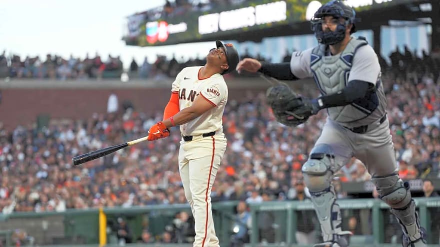 Giants tie wrong kind of history in lopsided Opening Day loss to Yankees