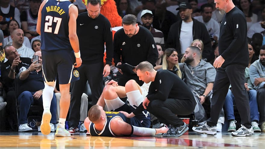 Nuggets’ David Adelman reacts to Nikola Jokic’s knee injury