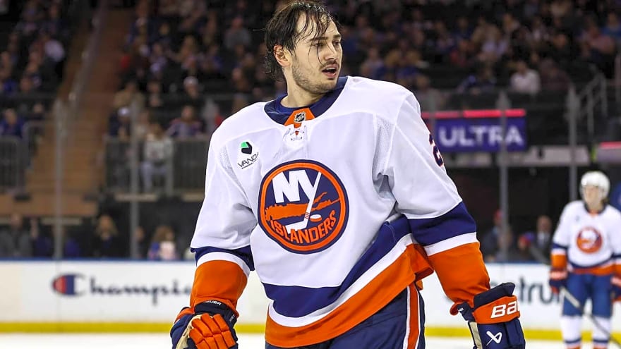 Key Islanders defenseman targeting return from shoulder injury before playoffs