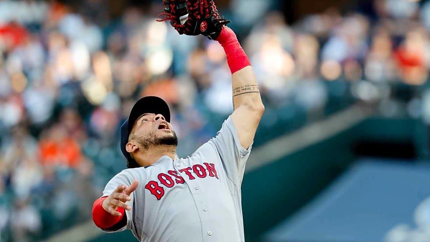 Red Sox interim manager Chad Tracy shares Willson Contreras’ injury outlook after loss to Phillies